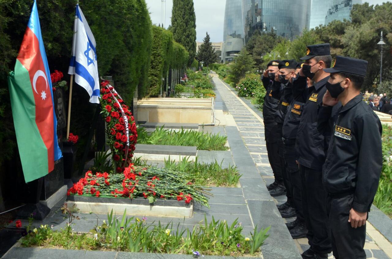 В Баку почтили память Национального героя Альберта Агарунова