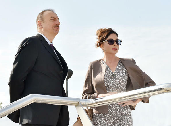 Президент Ильхам Алиев и Первая леди Мехрибан Алиева принимают участие в открытии VII Международного музыкального фестиваля 