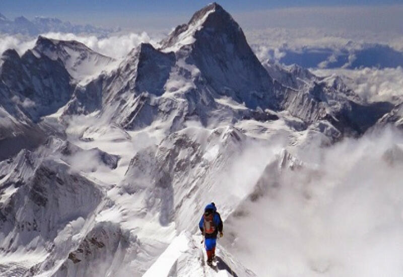 Американский и швейцарский альпинисты погибли при восхождении на Эверест
