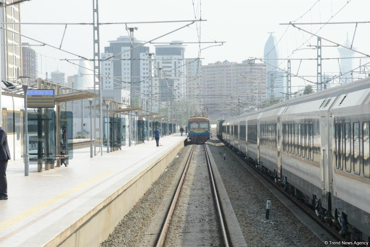 Сегодня из Баку отправился первый поезд в Габалу