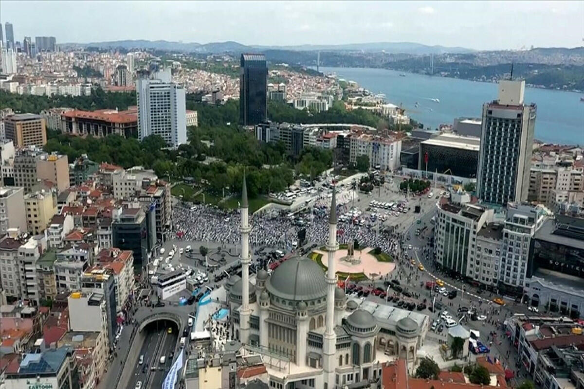 Турция открытые города. Площадь Таксим в Стамбуле. Мечеть Таксим. Стамбул.мечеть Стамбул на площади Таксим.