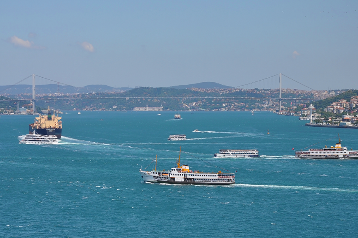 Пролив босфор океан. Турция Босфорский пролив. Босфорский залив Стамбула. Пролив Босфор Турция Стамбул. Мраморное море пролив Босфор.