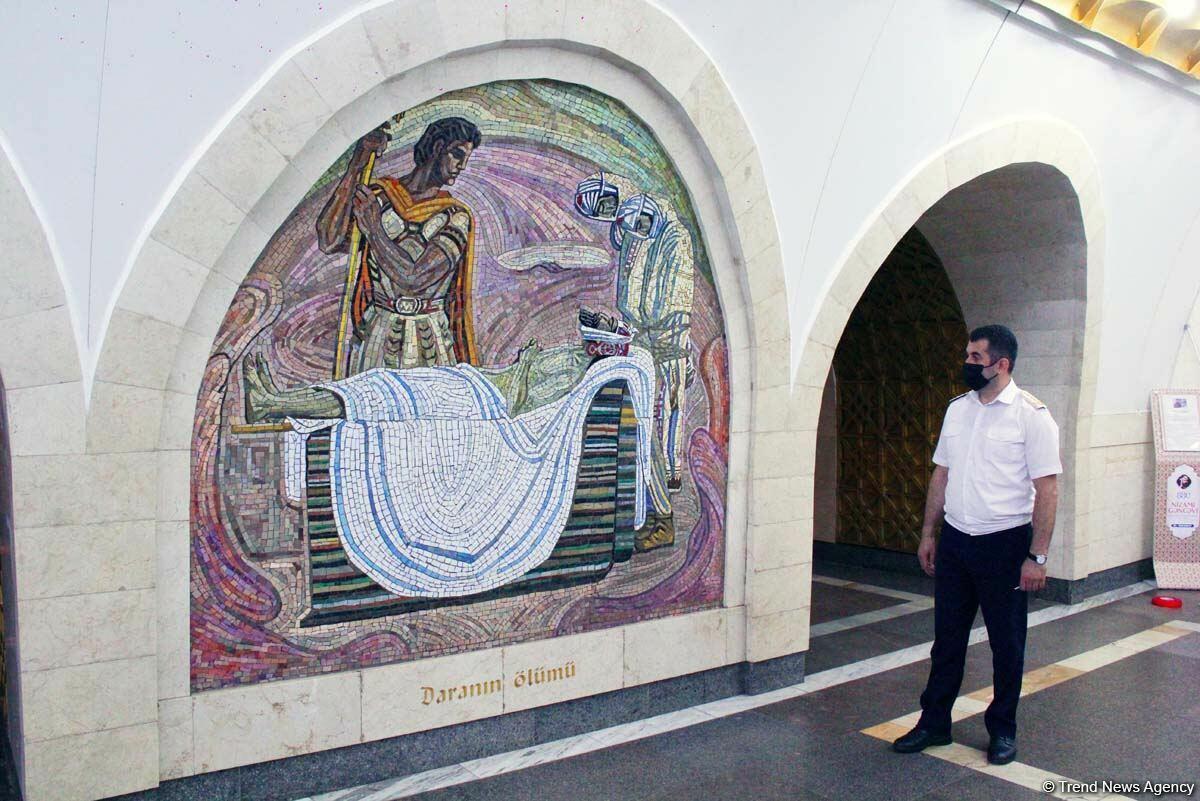 В бакинском метро открылась выставка, посвященная 880-летию Низами