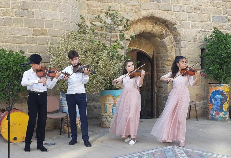В Баку стартовал детский музыкальный фестиваль "Симург"