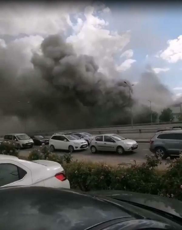 Сильный пожар на фабрике в Анкаре