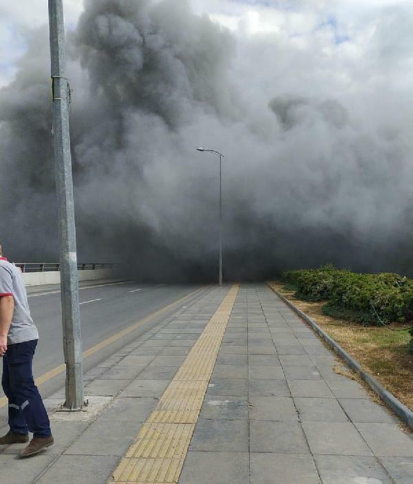 Сильный пожар на фабрике в Анкаре