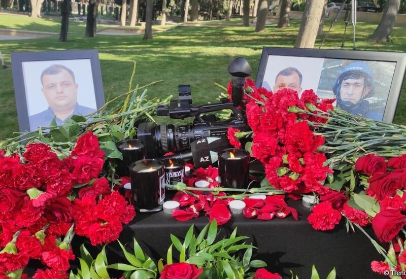 В Баку чтят память журналистов, погибших в результате подрыва на мине в Кельбаджаре
