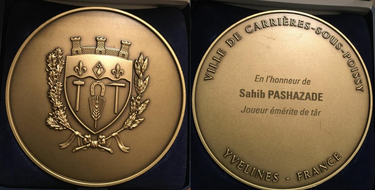 Впервые азербайджанский музыкант удостоен именной медали французского города Карьер-су-Пуасси