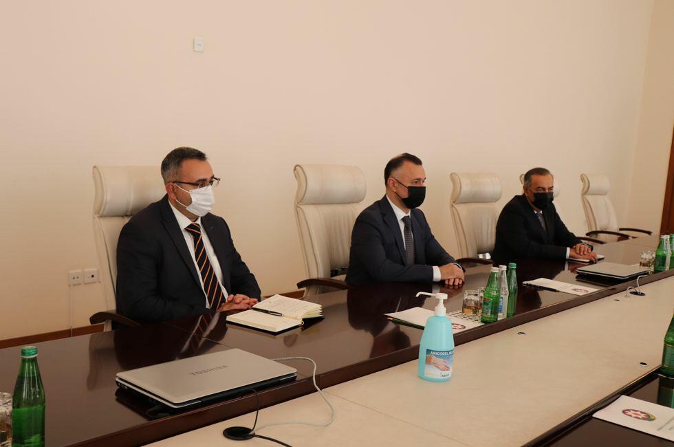 Теймур Мусаев на переговорах с послом Израиля