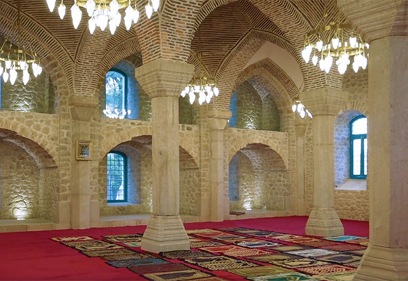 В Шуше восстанавливают три исторические мечети