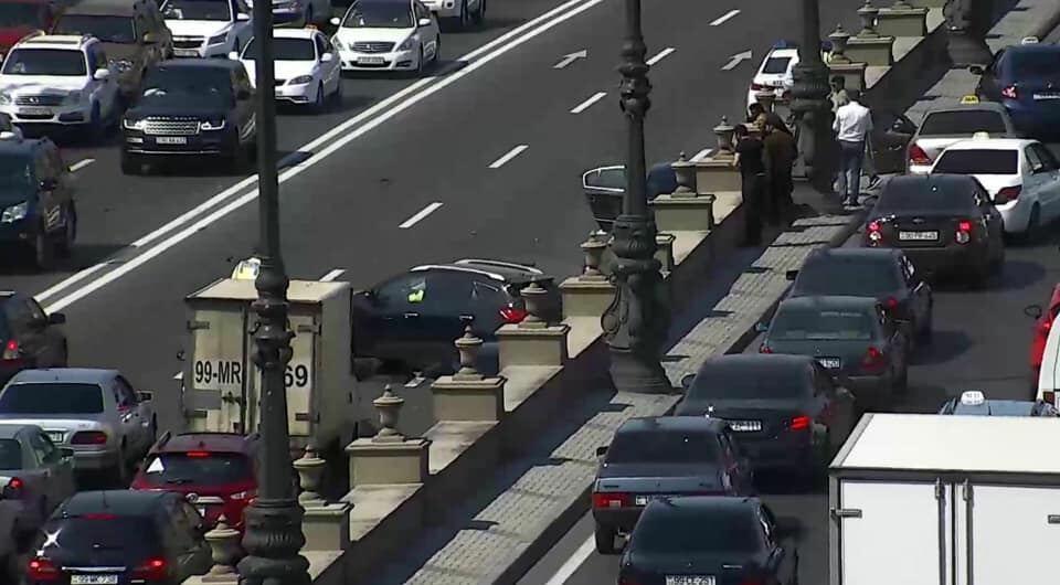 ДТП на проспекте Гейдара Алиева стало причиной крупной пробки