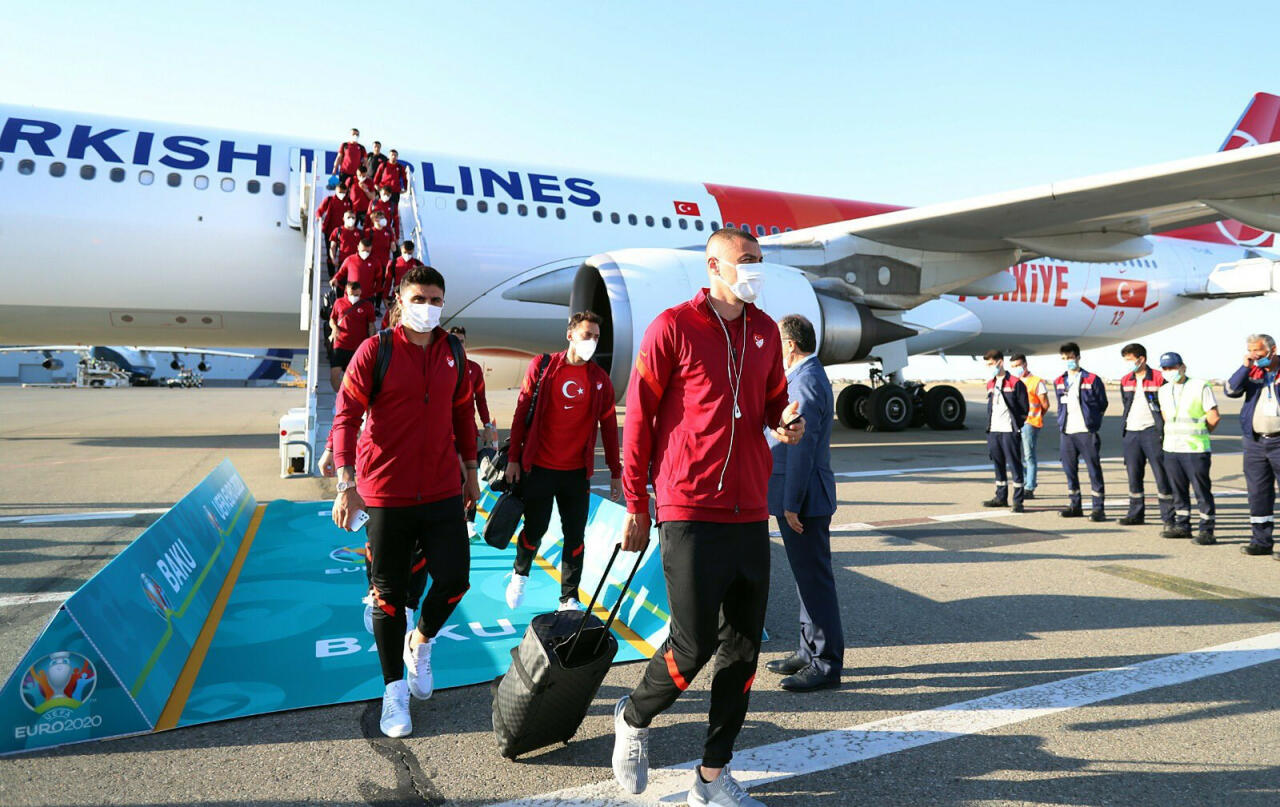 Сборная Турции по футболу прибыла в Баку - ФОТО