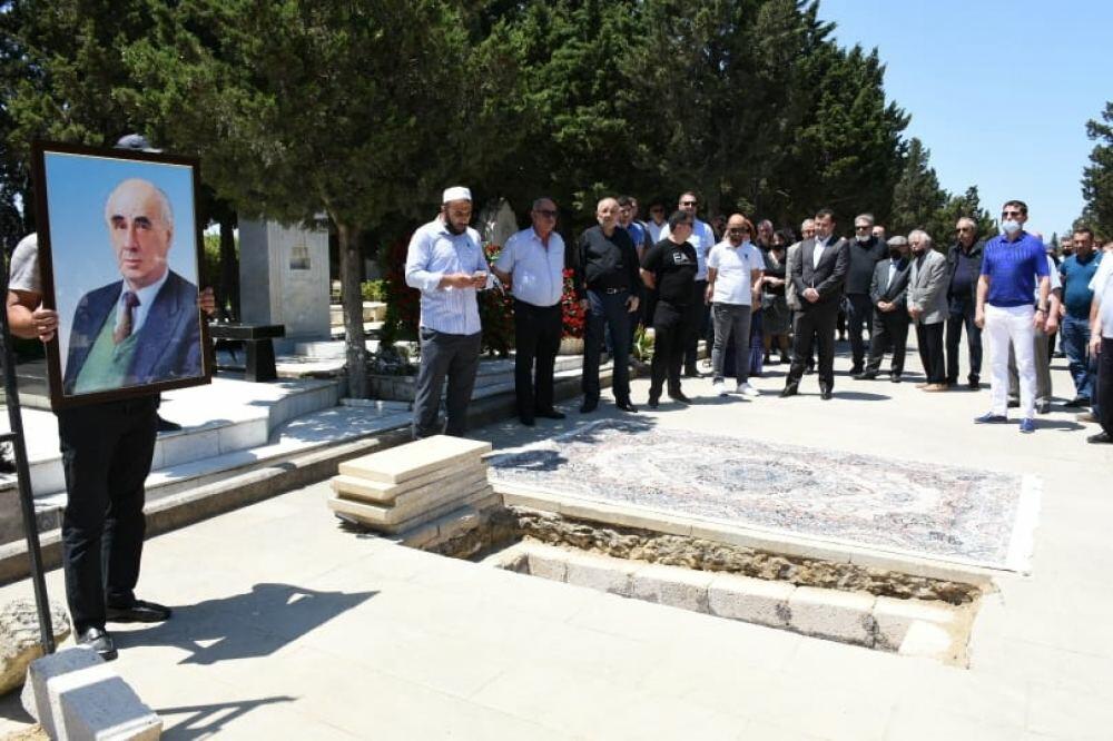 Известный писатель и ученый Чингиз Каджар похоронен на II Аллее почетного захоронения