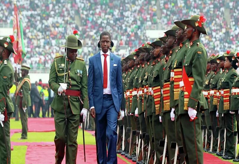 Президент Замбии потерял сознание на военном параде