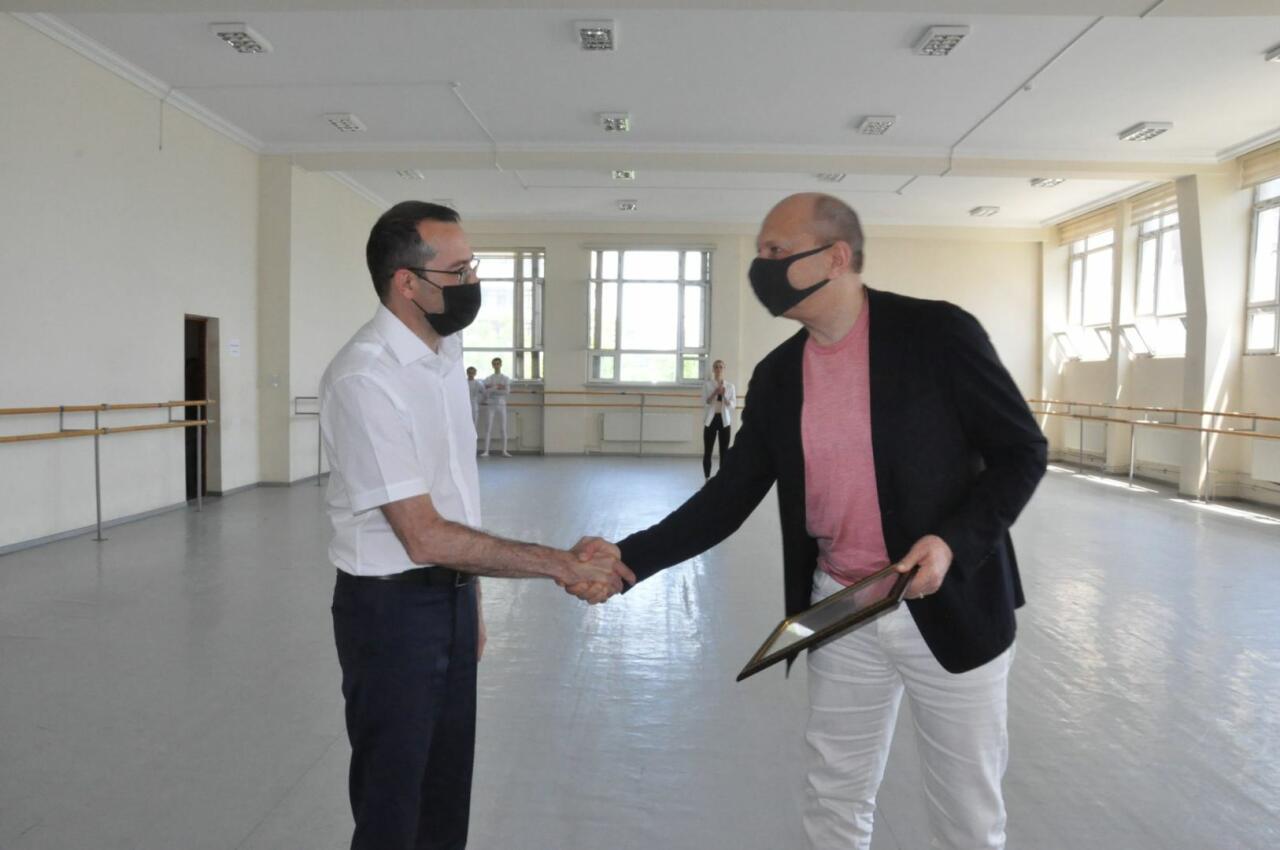 Всемирно известный хореограф посетил Бакинскую академию хореографии