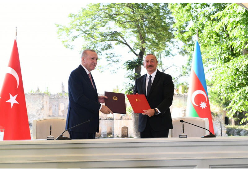 Президенты Ильхам Алиев и Реджеп Тайип Эрдоган подписали Шушинскую декларацию о союзнических отношениях между Азербайджаном и Турцией