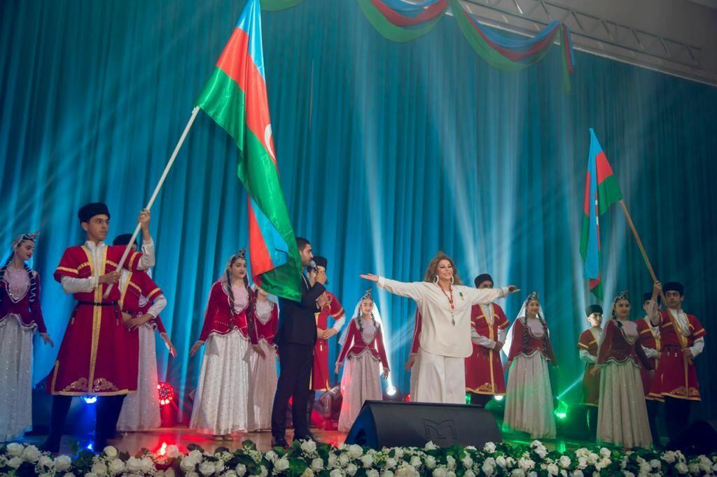 Айгюн Кязымова выступила с концертом, приуроченным ко Дню национального спасения