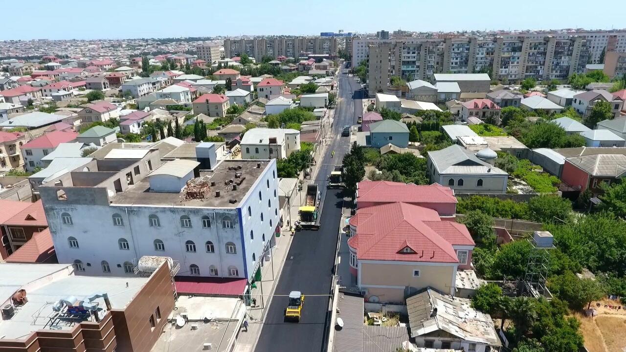 Qaraçuxur qəsəbəsində küçə təmir olunur FOTO