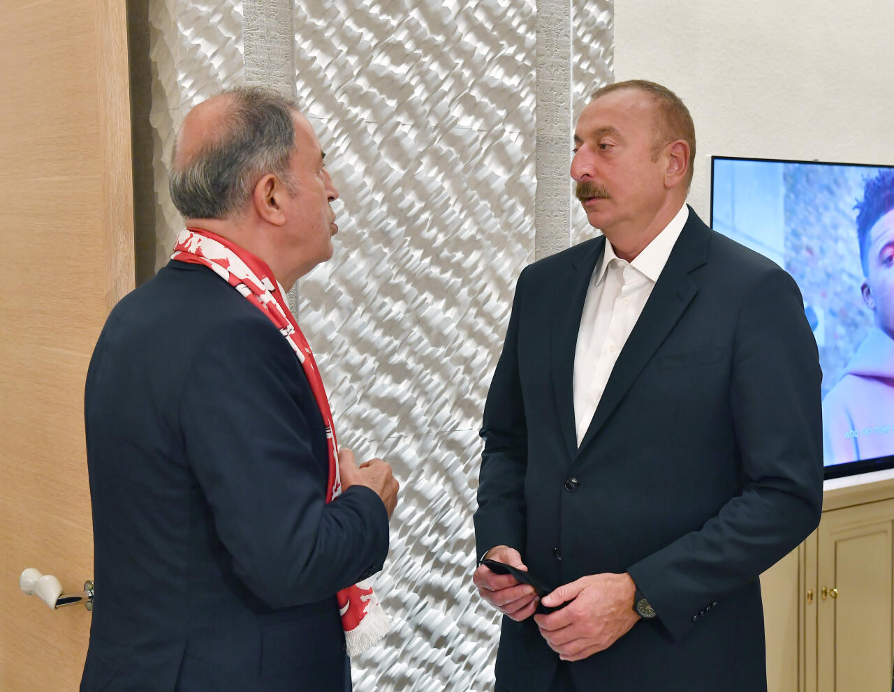Президенты Ильхам Алиев и Реджеп Тайип Эрдоган с супругами наблюдали за матчем Турция-Уэльс на Бакинском Олимпийском стадионе