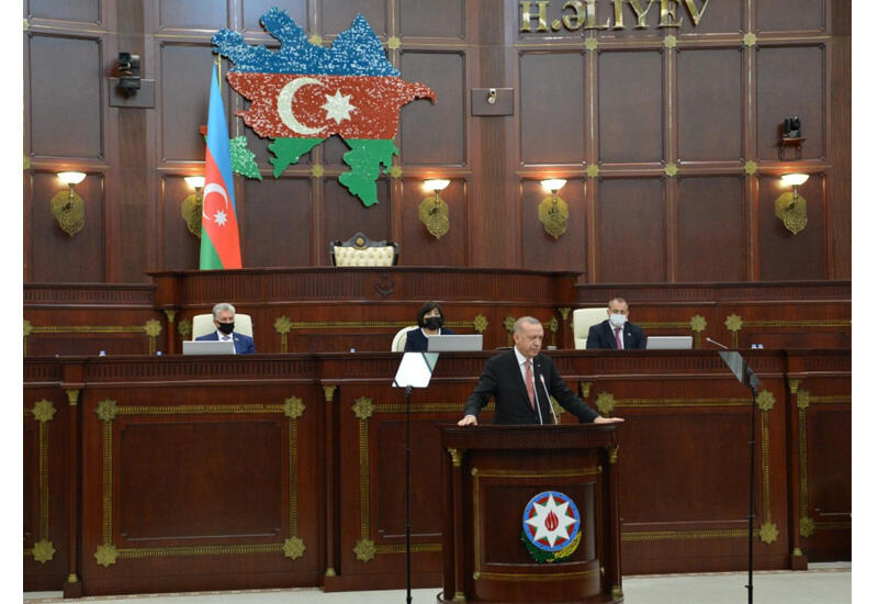 Реджеп Тайип Эрдоган принял участие в спецзаседании парламента Азербайджана
