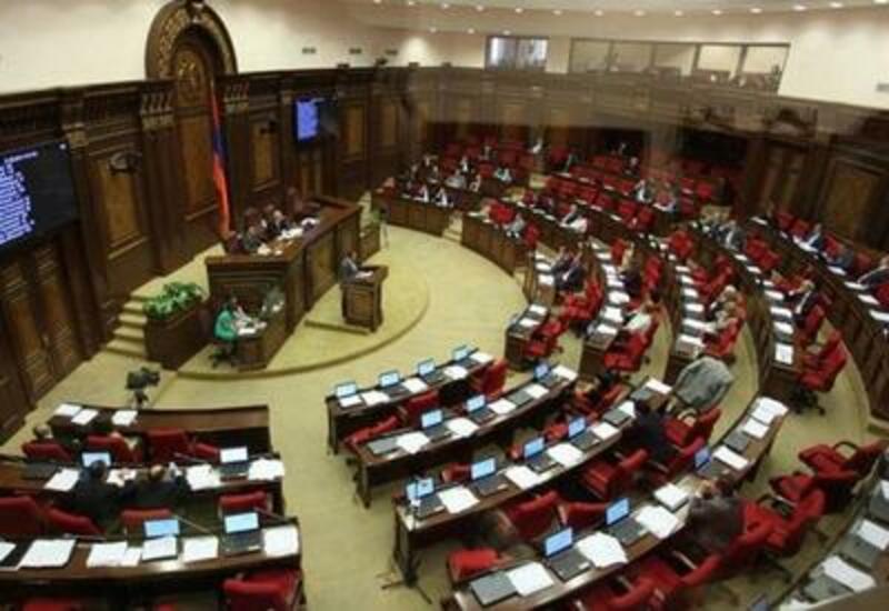 Армянские депутаты второй день подряд игнорируют заседание парламента