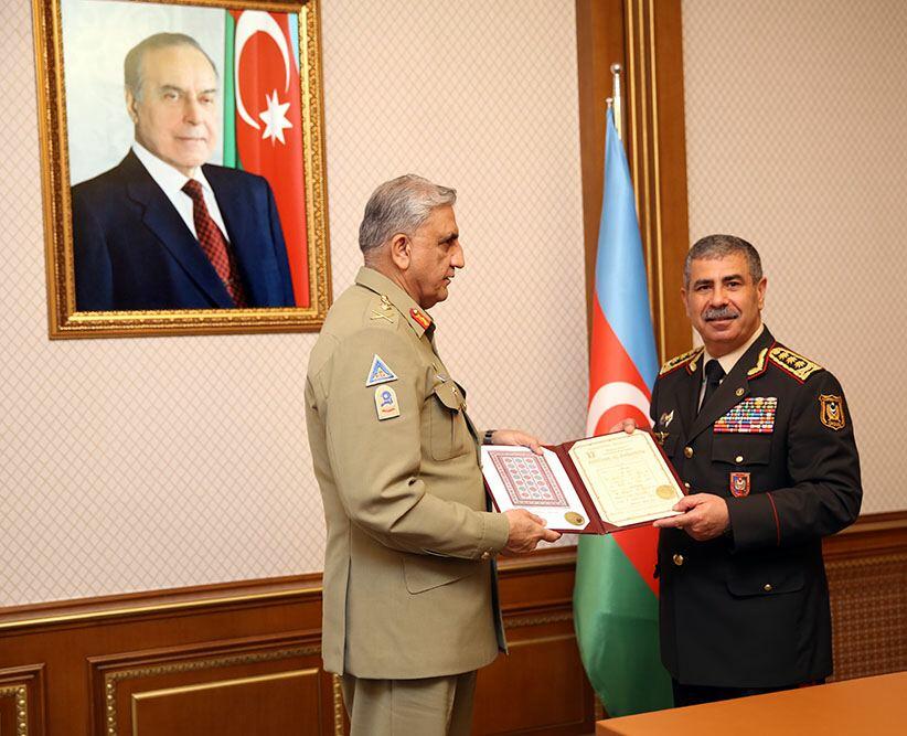 Азербайджан и Пакистан обсудили вопросы расширения военного сотрудничества
