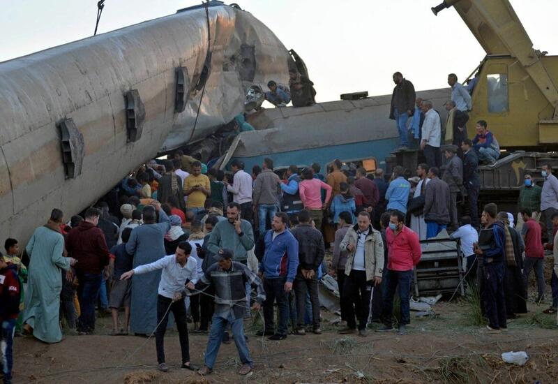 В Египте поезд столкнулся с автобусом