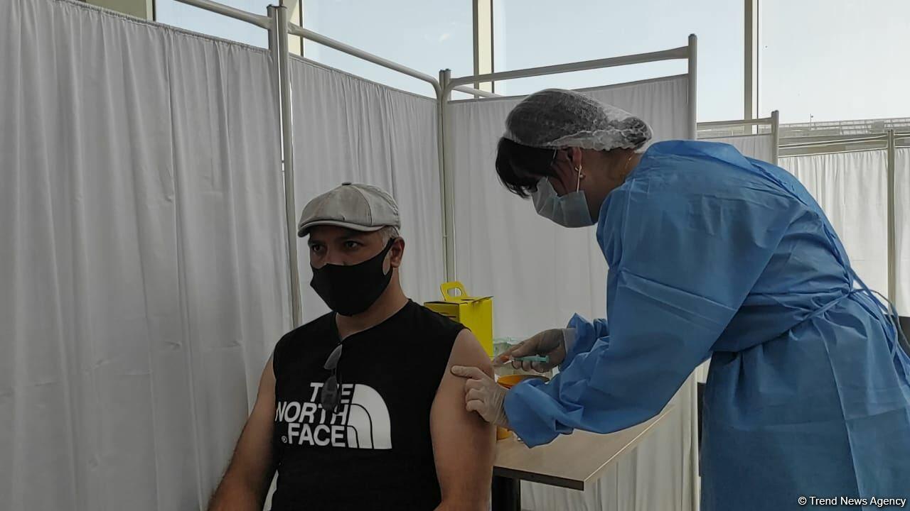 В Баку организована мобильная вакцинация