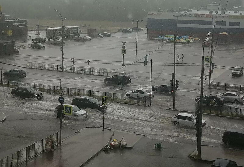 Брянск дождь. Затопление в Брянске масштабное. Когда Брянск был затоплен морем. Сильный дождь с грозой.