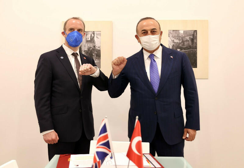 Состоялась встреча глав МИД Турции и Великобритании