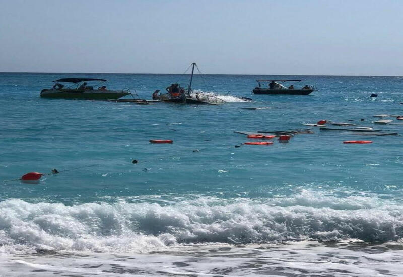 В Турции затонула туристическая лодка
