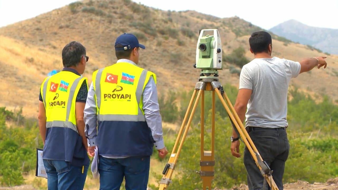 Xudafərin-Qubadlı-Laçın avtomobil yolunun 36 kilometrlik hissəsində torpaq işləri aparılır