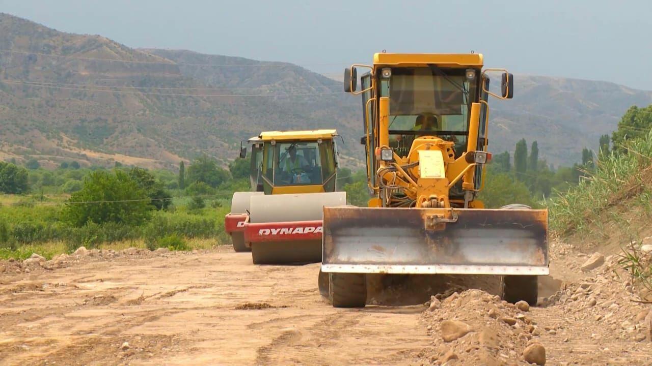 Xudafərin-Qubadlı-Laçın avtomobil yolunun 36 kilometrlik hissəsində torpaq işləri aparılır