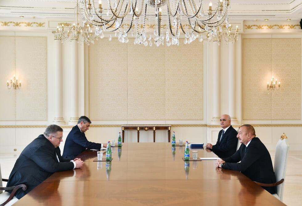 Президент Ильхам Алиев принял заместителя премьер-министра Российской Федерации