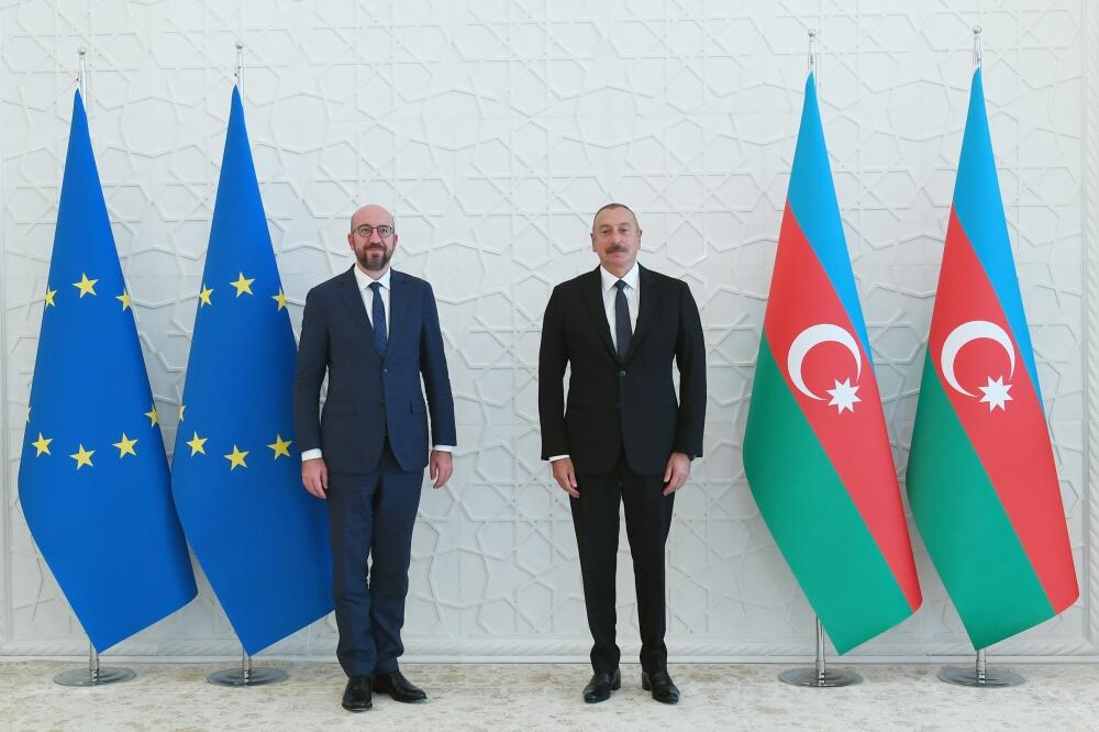 Состоялся совместный рабочий обед Президента Ильхама Алиева и Президента Совета Европейского Союза Шарля Мишеля