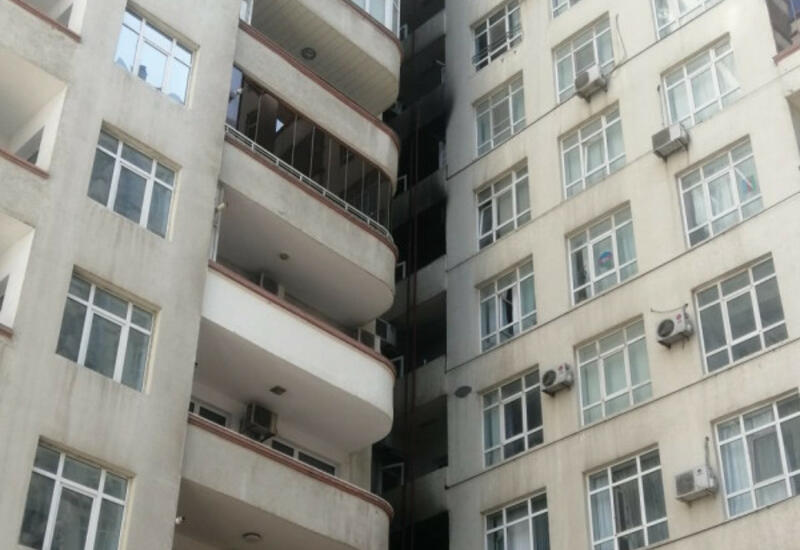 Пожар в многоэтажном доме в Баку