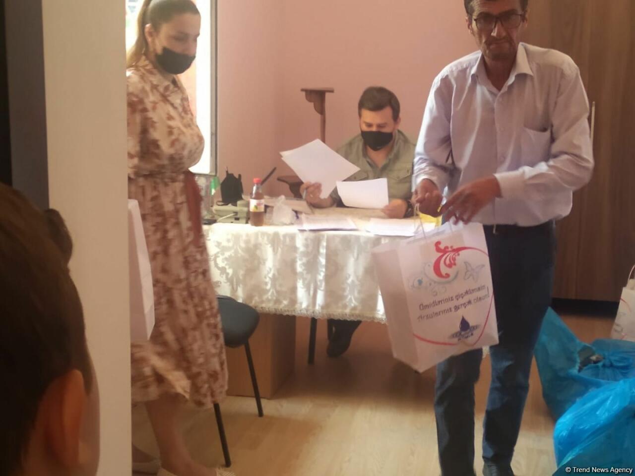 Deputat Sevil Mikayılovanın təşəbbüsü ilə Xudatda Qurban bayramı sovqatı paylanılıb