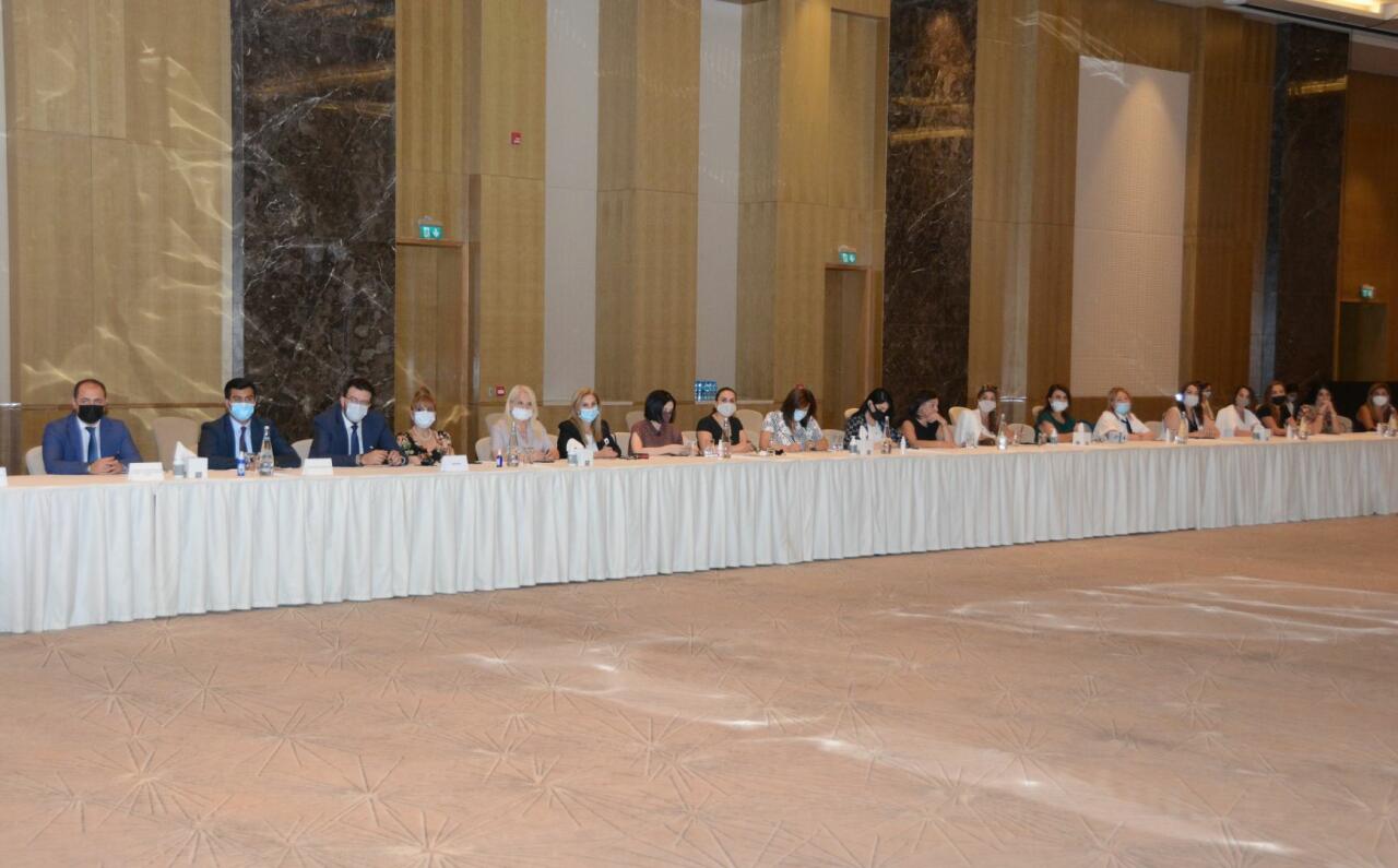 В Баку обсудили развитие женского предпринимательства
