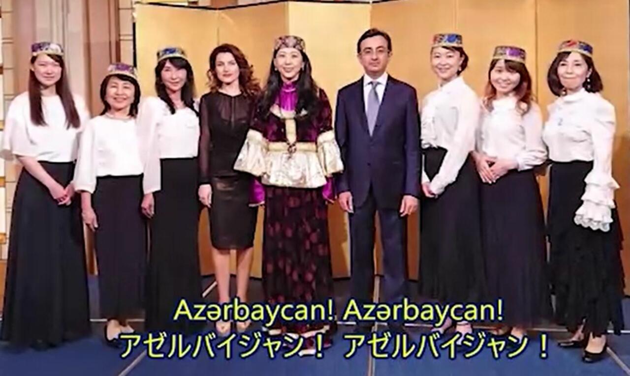 Японка исполнила гимн Азербайджана в поддержку спортсменов на Олимпиаде