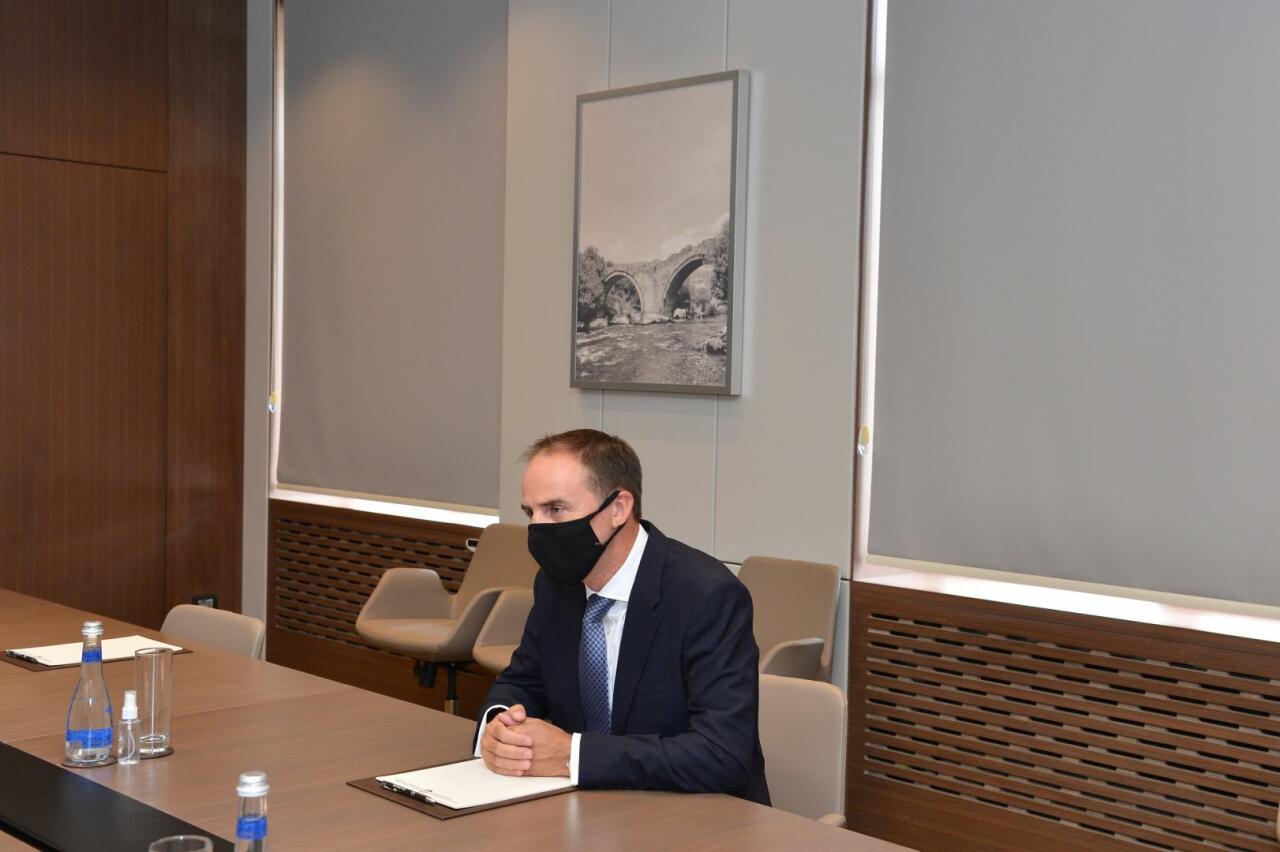Джейхун Байрамов встретился с руководителем офиса ЮНИСЕФ в стране