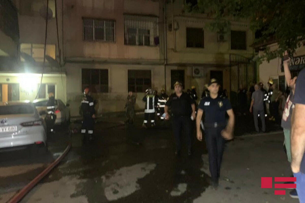 Пожар в многоэтажном здании в Баку
