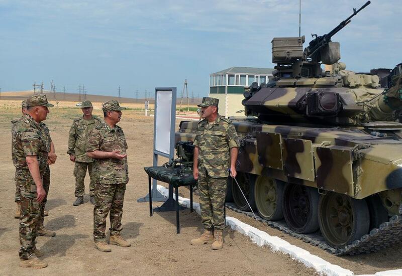 Закир Гасанов ознакомился с ходом курсов повышения квалификации офицерского состава