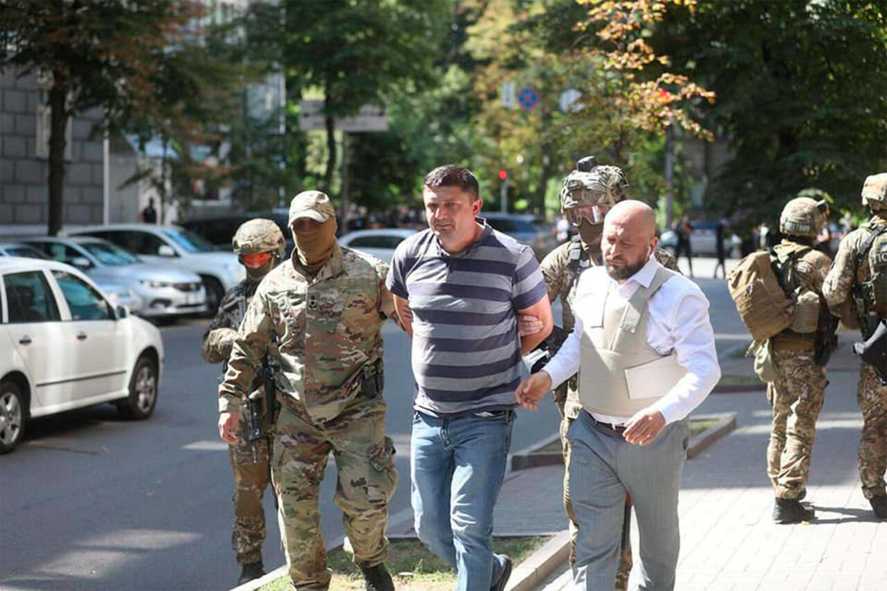 Мужчине, задержанному с гранатой в здании кабмина Украины, грозит до 15 лет тюрьмы - Vimarsana News
