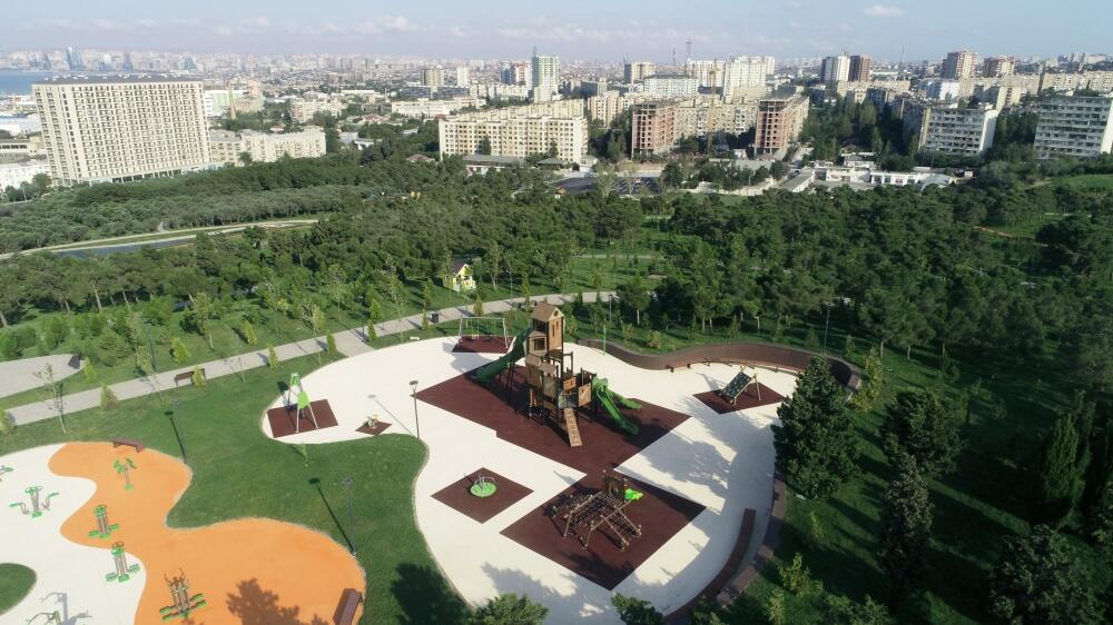 Президент Ильхам Алиев и Первая леди Мехрибан Алиева приняли участие в открытии нового парка "Гянджлик" в Баку