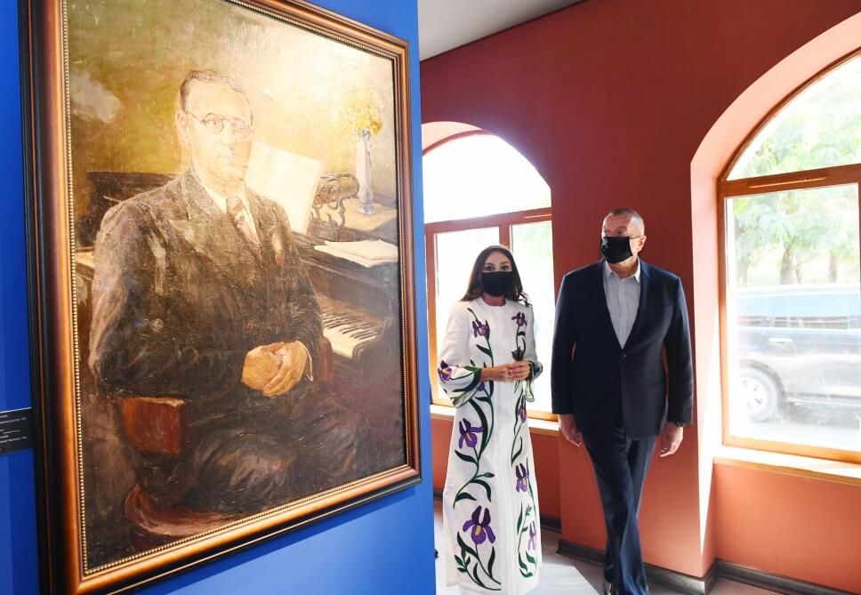 Президент Ильхам Алиев и Первая леди Мехрибан Алиева посмотрели выставки, организованные Фондом Гейдара Алиева в Шуше