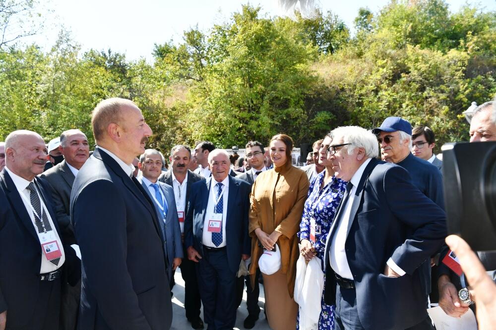 Президент Ильхам Алиев и Первая леди Мехрибан Алиева приняли участие в открытии Дней поэзии Вагифа в Шуше