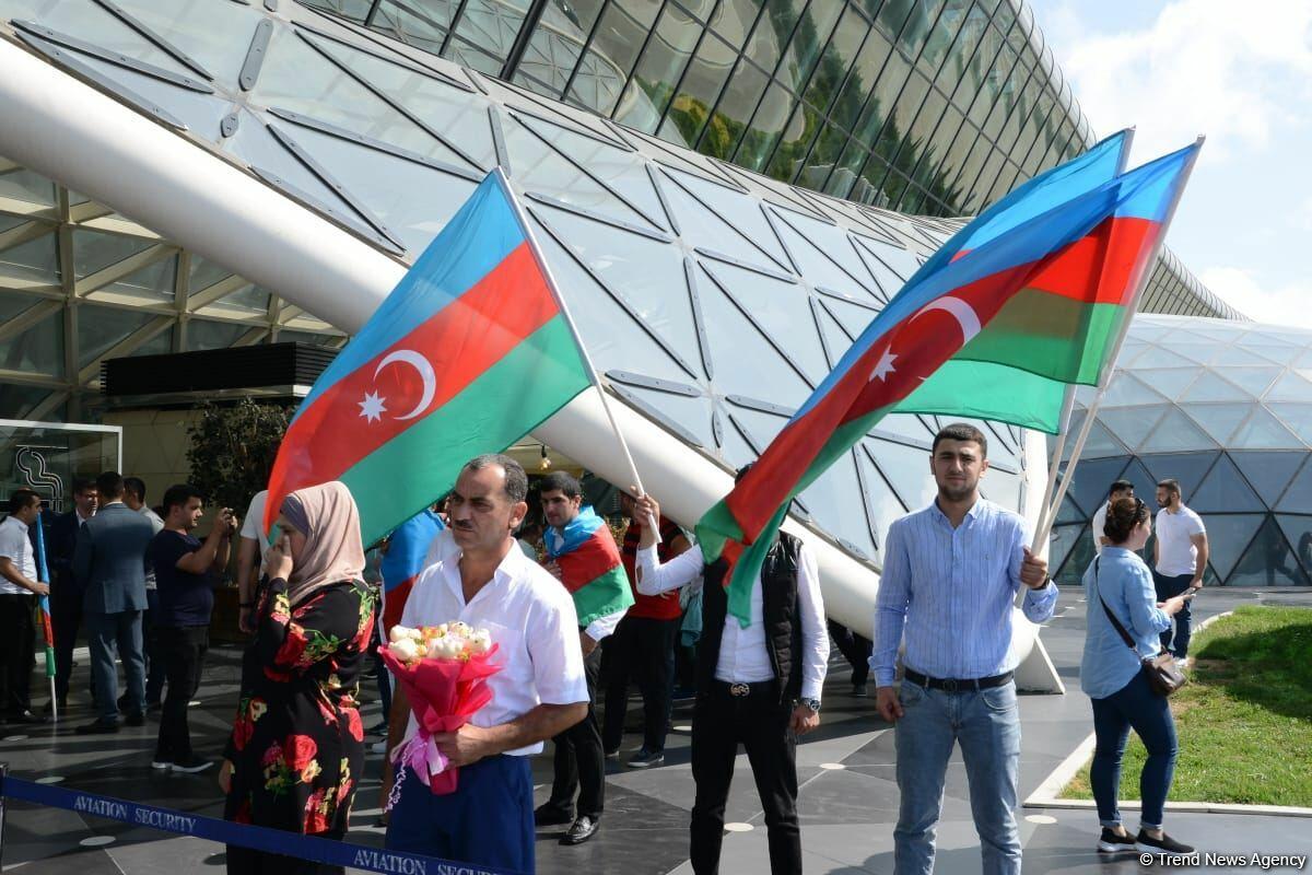 Еще одна группа паралимпийцев Азербайджана вернулась на родину