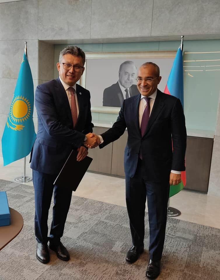 Азербайджан и Казахстан подписали меморандум по торговому сотрудничеству