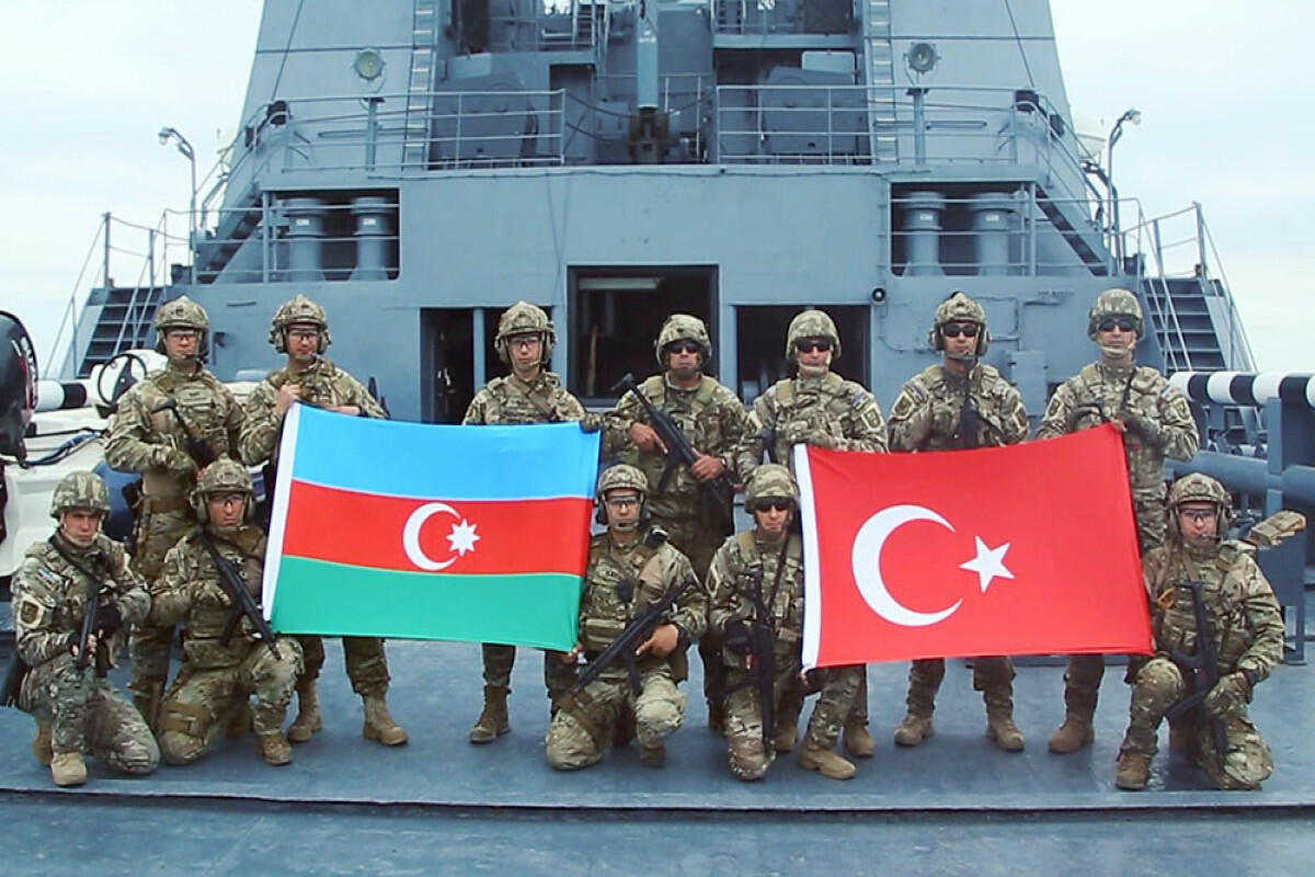 ВС Азербайджана и Турции проводят учения групп подводного нападения и обороны
