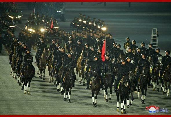 Şimali Koreyada hərbi paraddakı qəribəliklər hər kəsi təəccübləndirib